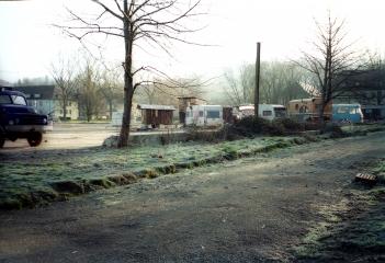 Stilleben mit Bauwagen