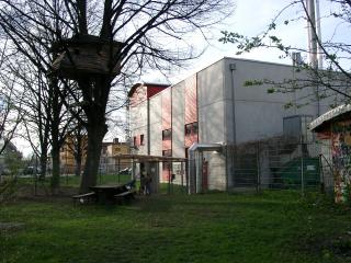 Biotop mit Hühnern, Baumhaus und Blockheizkraftwerk