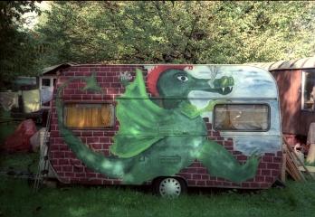 Wohnwagen mit Drache